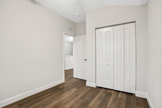 Building Photo - 524 Arricola Ave