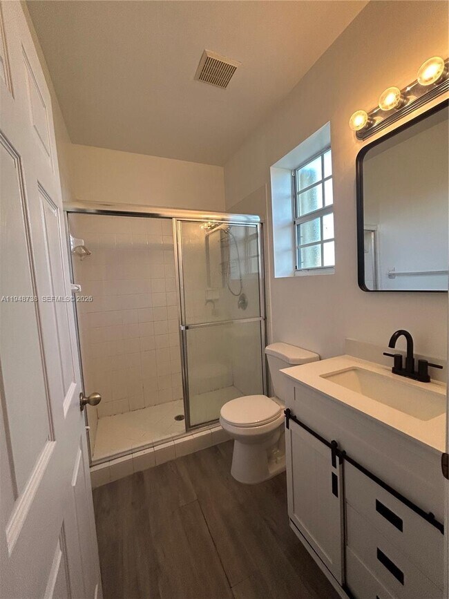 Building Photo - 1720 NE 33rd Ave