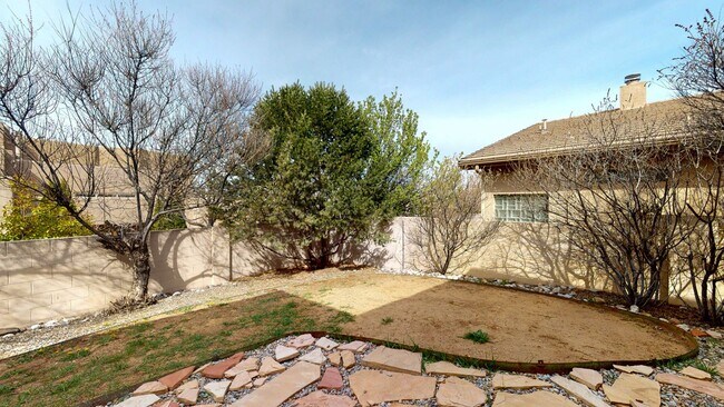 Building Photo - BEAUTIFULL 3 Bedroom  2 Bath IN THE FOOTHILLS