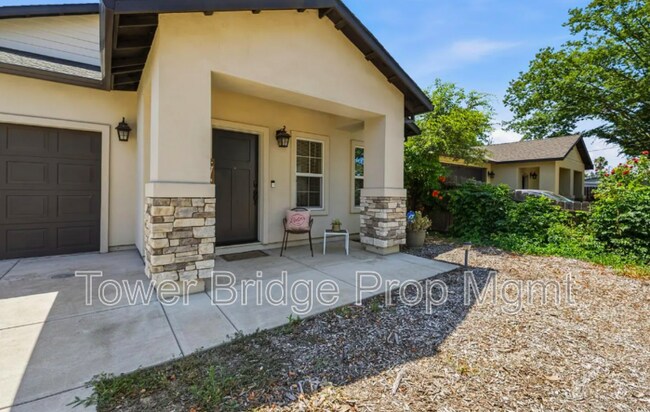 Building Photo - 208 Nimitz St