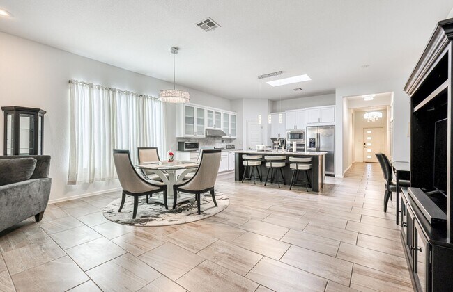 Building Photo - We have a beautiful home fully furnished with 4 bedroom-2 baths