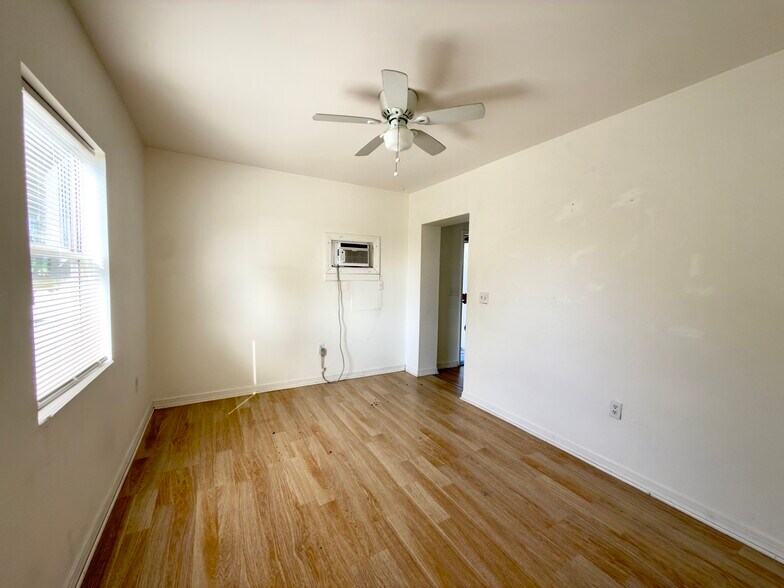 Building Photo - 12844 Florida Ave