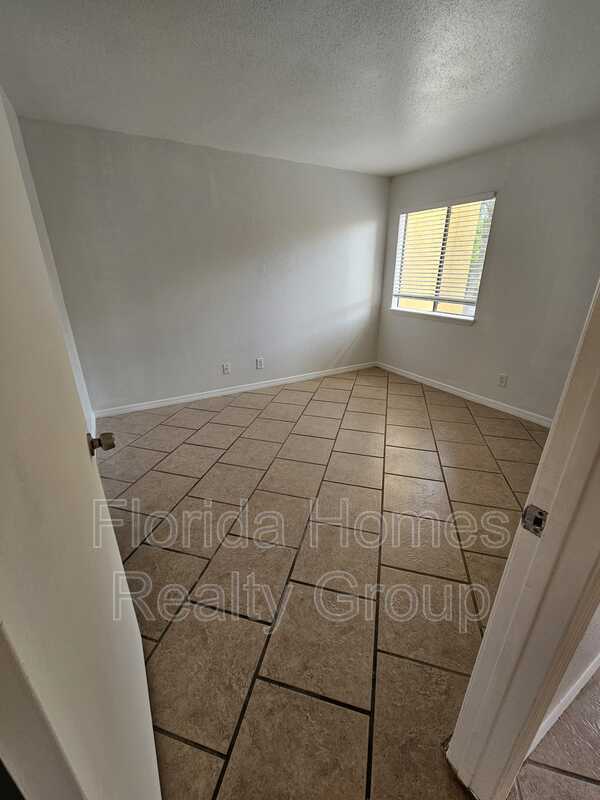Building Photo - 2855 Winkler Ave