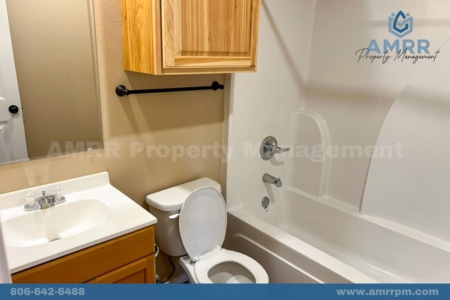 Building Photo - 3 Bedroom Home Available!