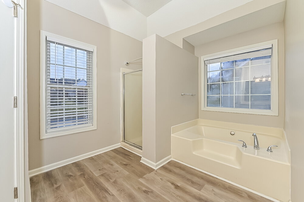 Building Photo - 915 Castlerock Way