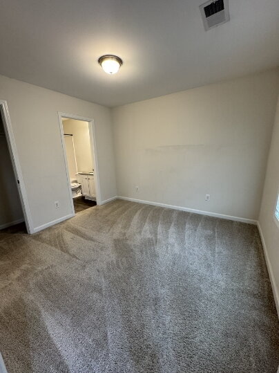Building Photo - Available mid Oct 25