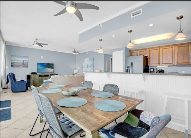 Building Photo - 1524 W Beach Blvd