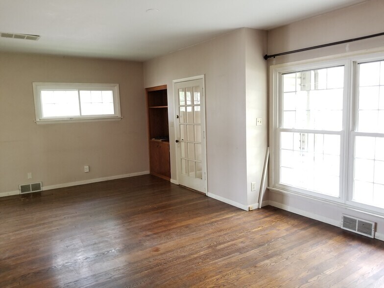 Living Room to Front Entrance - 3285 N Cramer St