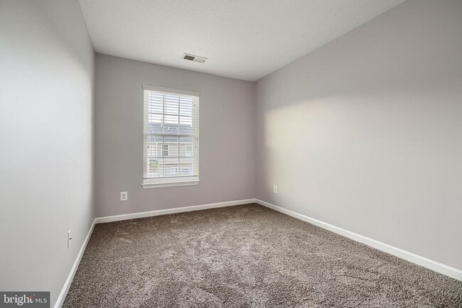 Building Photo - 736 Wineberry Way