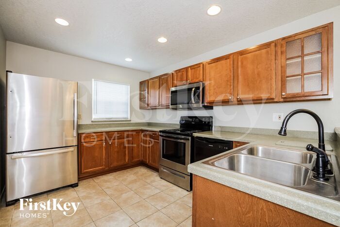 Building Photo - 585 Koala Dr