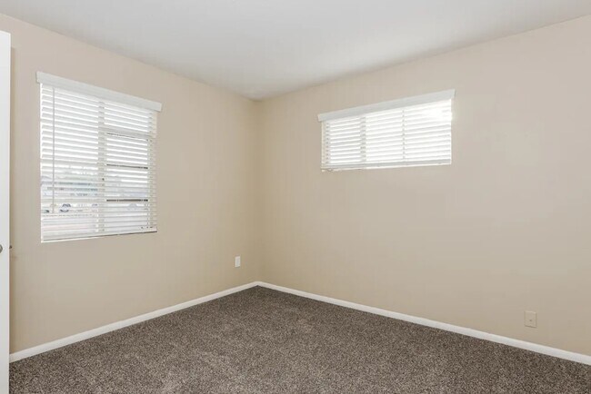 Building Photo - 672 E Buffalo St