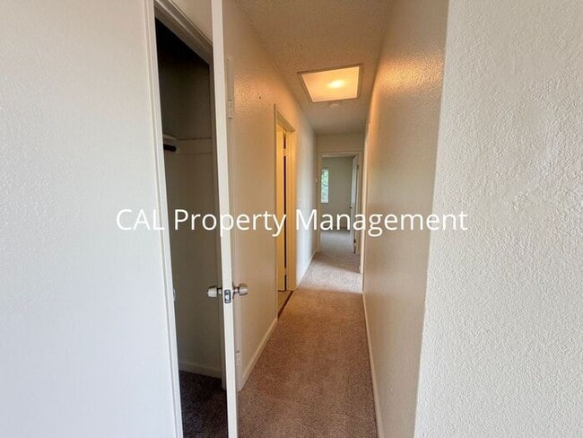 Building Photo - Condo for Rent in North Salinas!