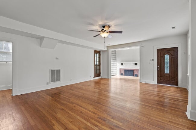 Building Photo - 1851 Nicholasville Rd