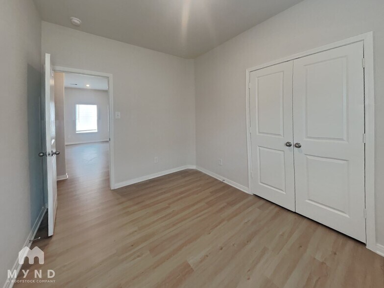 Building Photo - 15635 Plum Brk Dr