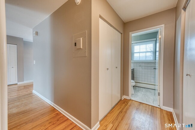 Building Photo - 66 Beths Ave