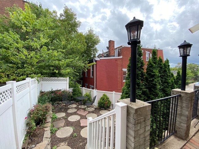 Building Photo - 5 Bed/3 Bath UC Rental Located on McMillan...