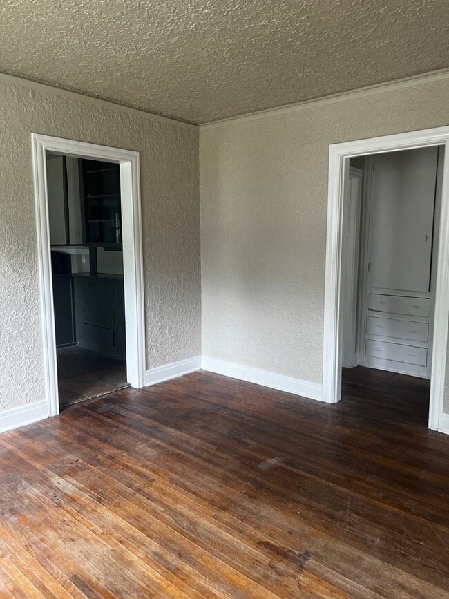 Building Photo - 2901 Tilles Ave