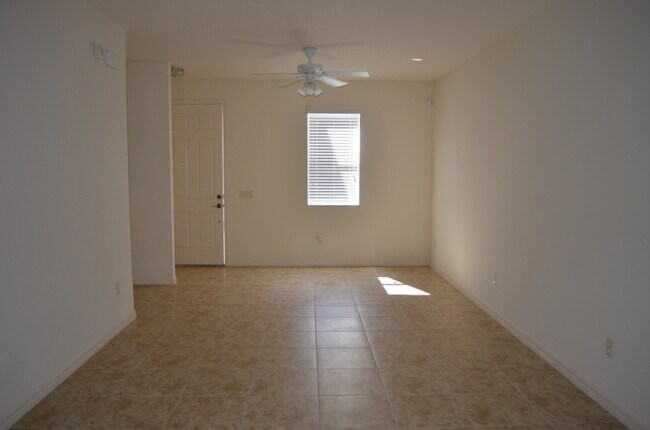 Building Photo - 2/2.5 Townhouse with 1/1 Detached Garage Apt and 2-Car Garage in Turtle Creek of Saint Cloud