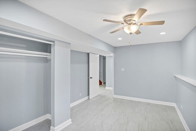 Building Photo - 7031 Glenwood Ln
