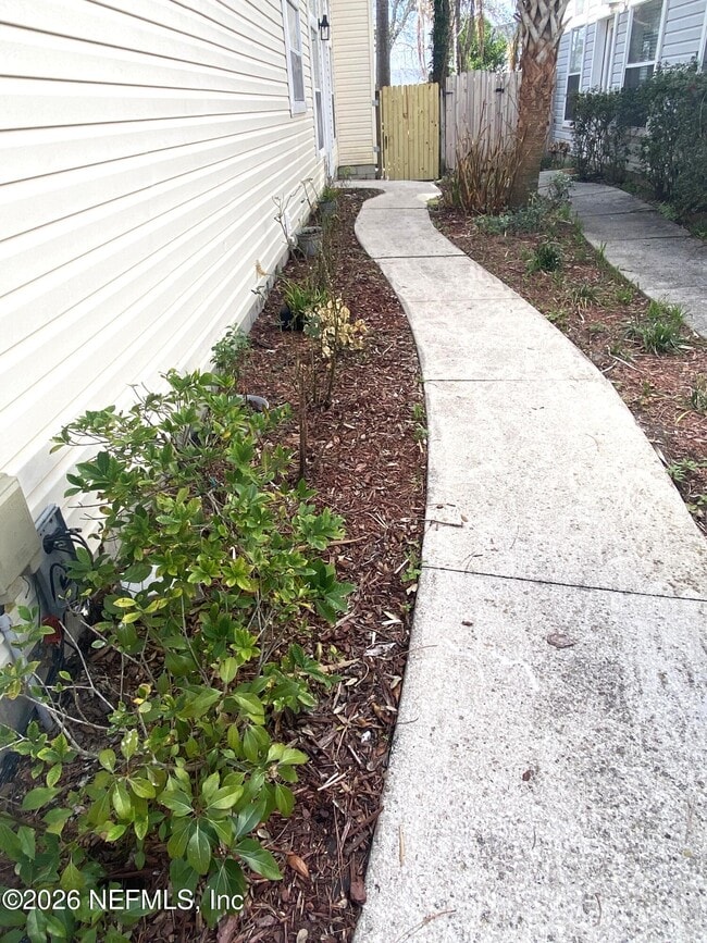 Building Photo - 120 Seminole Rd