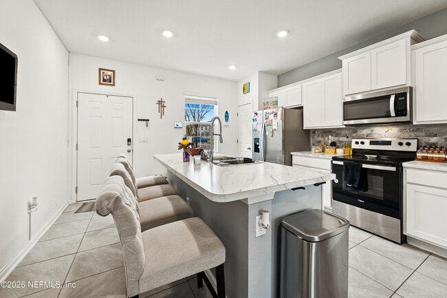 Building Photo - 8415 Zenith Cir