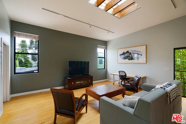 Building Photo - 726 Nowita Pl