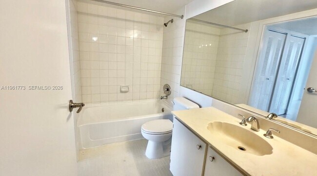 Building Photo - 7601 E Treasure Dr