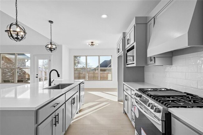 Building Photo - 585 S Rainbow Rd