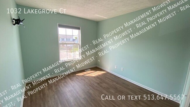 Building Photo - 1032 Lakegrove Ct