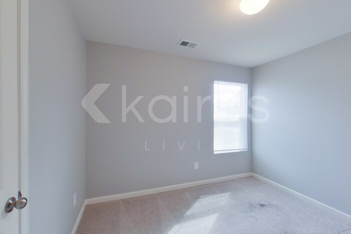 Building Photo - 10 Plymouth Ct