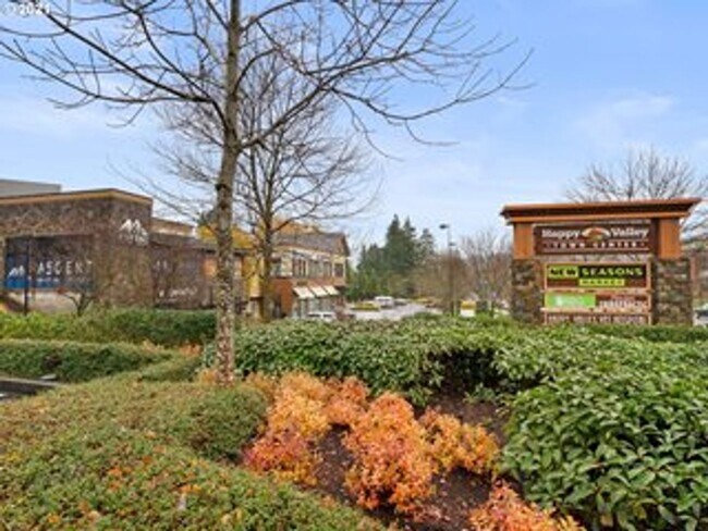 Building Photo - Happy Valley 4 Bedroom Home