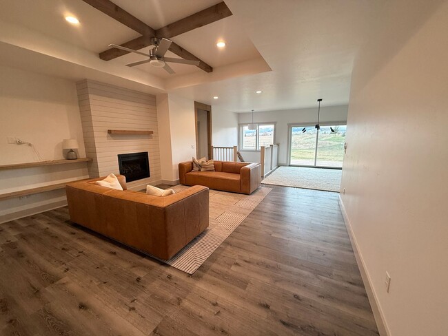 Building Photo - Stunning 4 Bed 3 Bath Single Family Home With Garage located Towards Canyon Ferry!