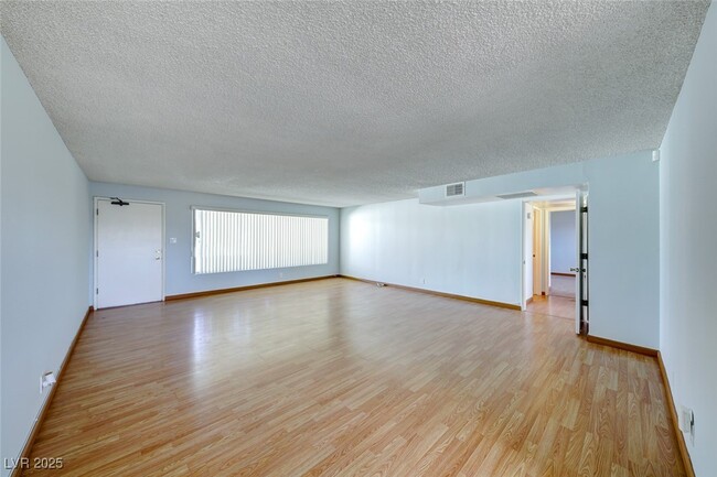 Building Photo - 1700 Rexford Dr