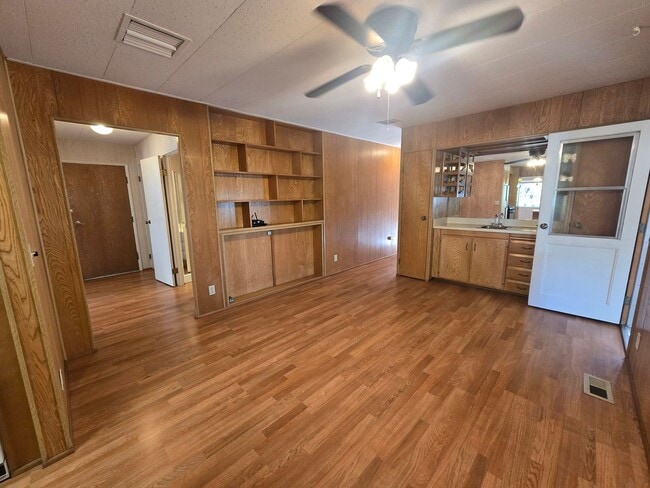 Building Photo - Light and Airy 2 Bedroom 2 Bath In Heather Glen Estates