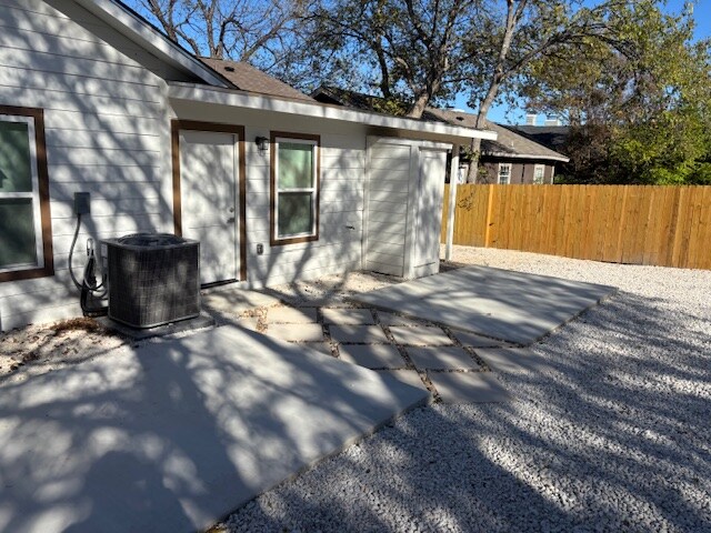 Building Photo - 216 University Ave.