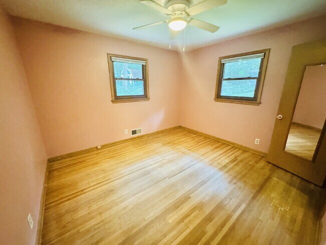 Building Photo - 6701 Kingston Dr