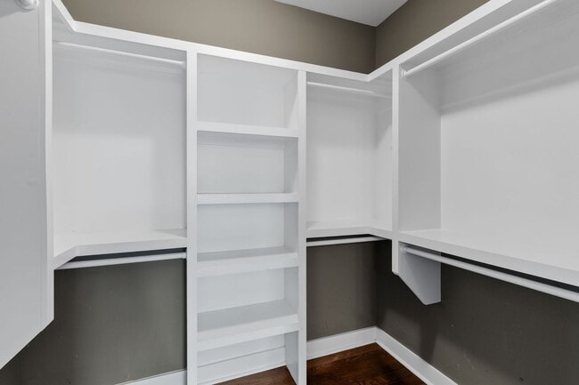 Building Photo - 4 Bedroom/ 2.5 Bath Home in East Nashville...