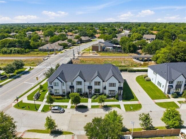 Building Photo - 7613 Reis Ln