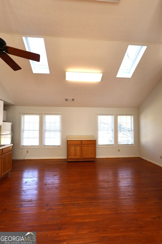 Building Photo - 217 Mountain View St