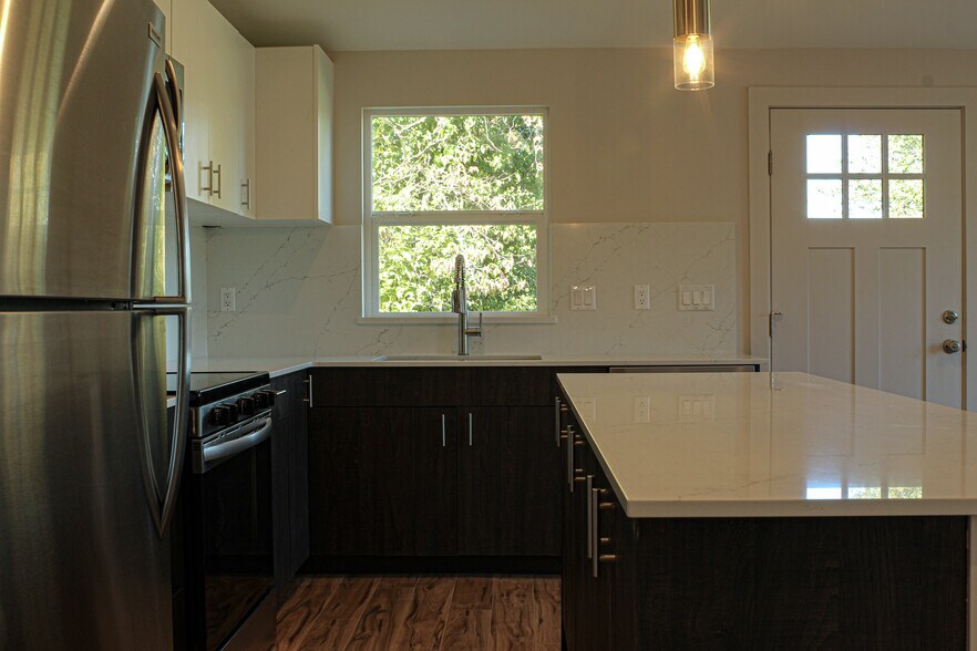 Building Photo - 2417 Snyder Ave