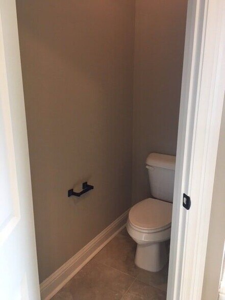 Building Photo - 742 Red Pine Dr