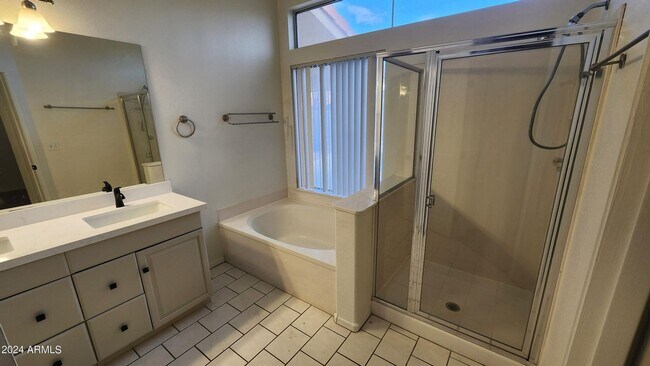 Building Photo - 2050 W Boulder Ct