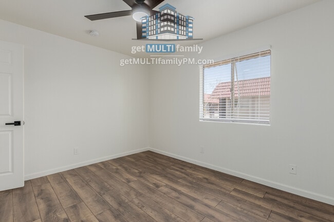 Building Photo - 700 W University Dr
