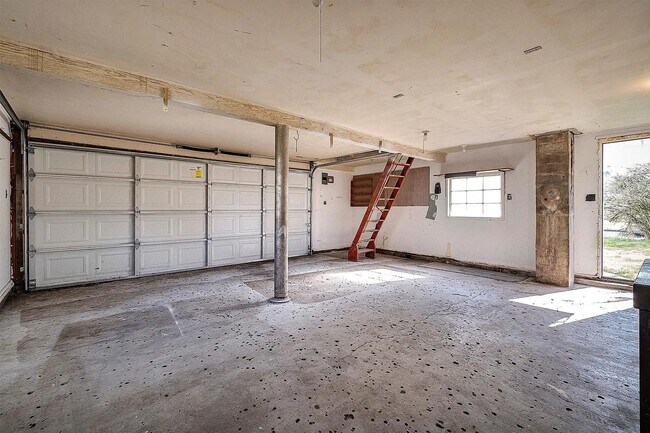 Building Photo - 757 S 8th Ave