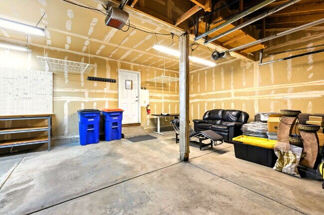 Building Photo - Gorgeous 3 Bed 2.5 Bath Townhome in Littleton!