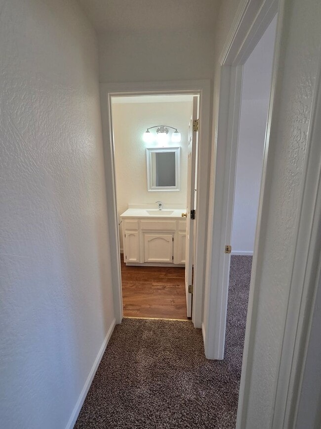 Building Photo - 3-Bedroom Condo Near Columbia Jr. College