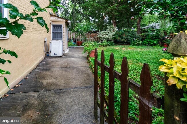 Building Photo - 76 Coryell St