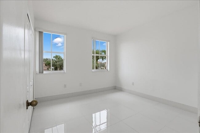 Building Photo - 3802 SW 165th Terrace