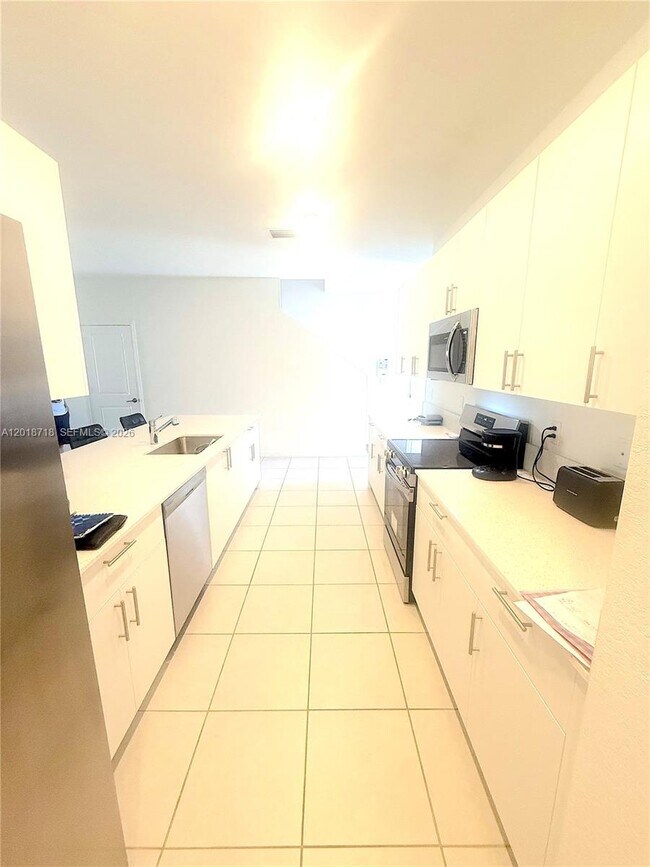 Building Photo - 4941 Oakmont Dr