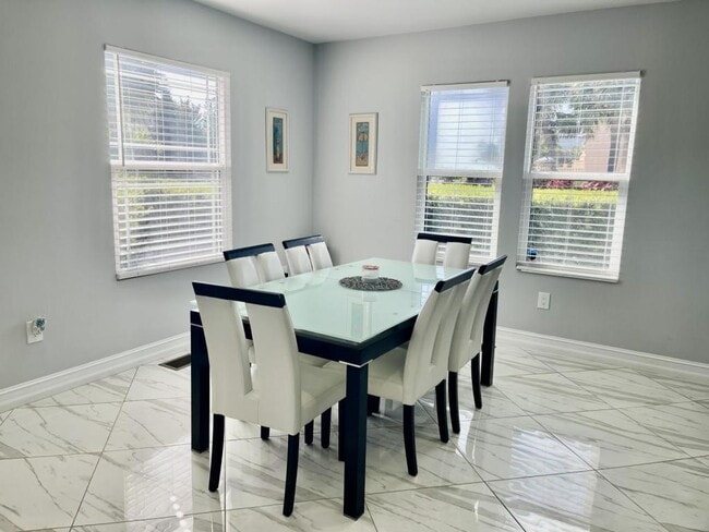 Building Photo - 505 Silver Beach Ave